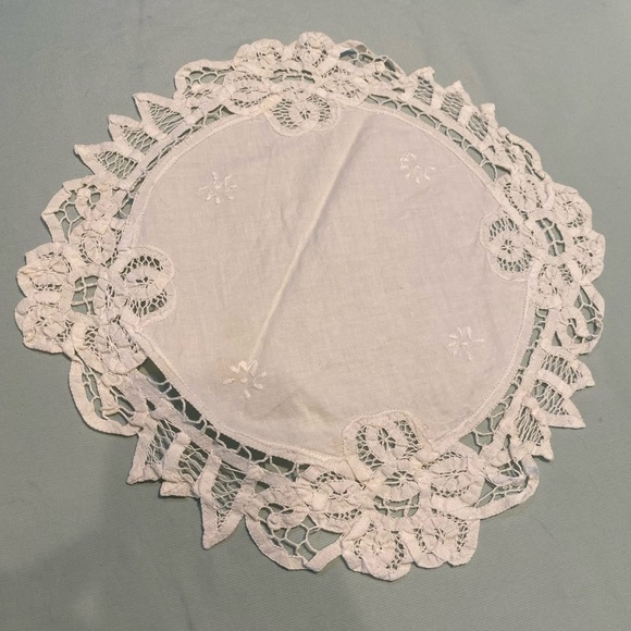 Battenburg Lace Round Doily with embroidery 12.5” - Picture 3 of 4
